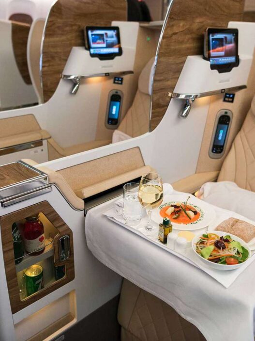 emirates business class dining EMIRATESBIZ0322 e8414f0893f640929ea0cb2d286d8e61