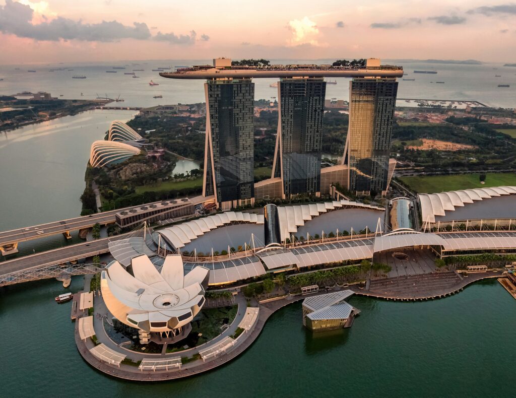 Why Singapore is the Ultimate Hub for Private Banking and Wealth Management 17 hu chen cBlRzLSTg unsplash