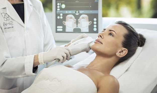 Luxury wellness retreats 2025 - Advanced medical spa treatment with professional practitioner performing facial analysis using high-tech diagnostic equipment and monitoring screens for personalized retreat selection