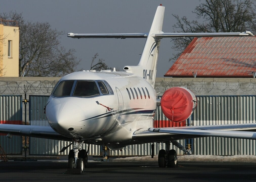 How much does a private jet cost for midsize jets showing aircraft pricing and performance