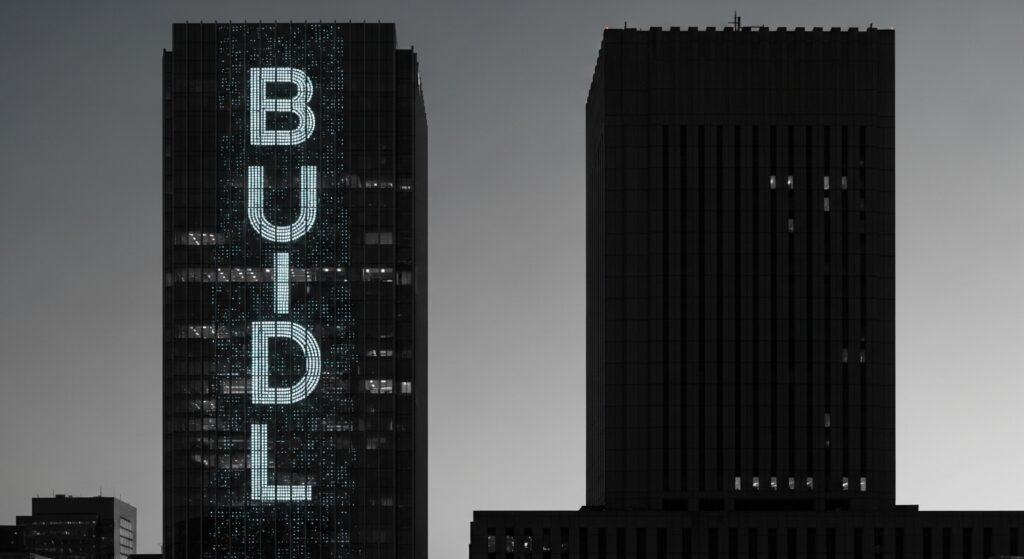 BlackRock tokenized assets BUIDL comparison with traditional money market funds showing key differences